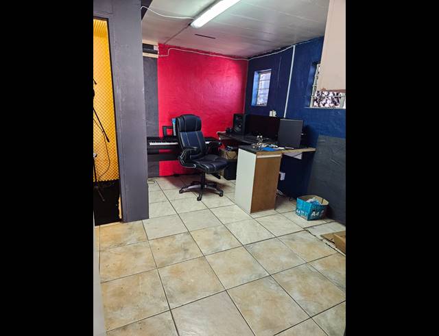 3 BEDROOM FREESTANDING FOR SALE IN EASTWOOD